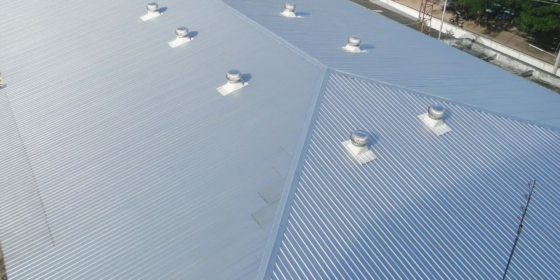 Metal roof with rotary ventilators along the ridge