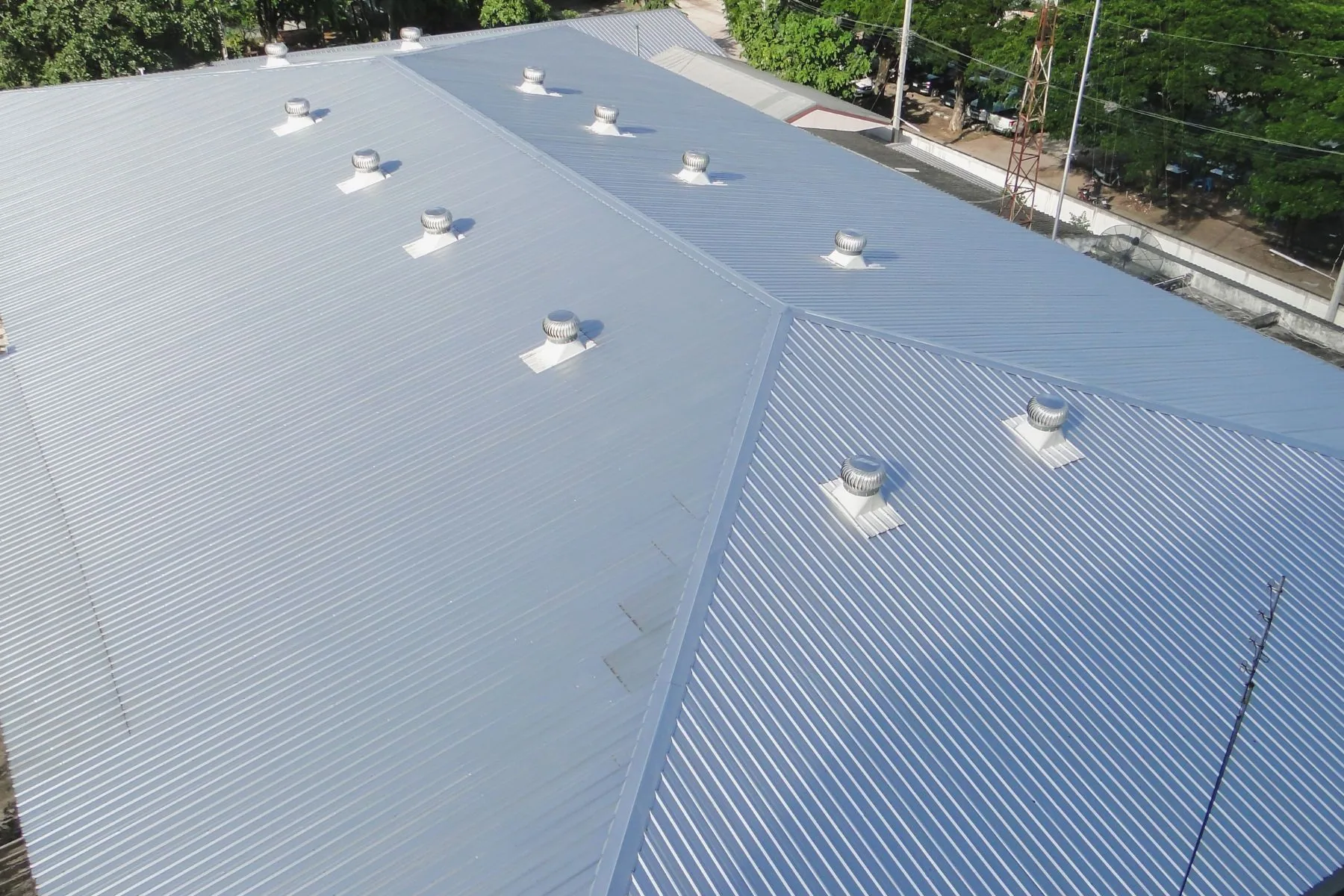Large commercial metal roof in Wellington